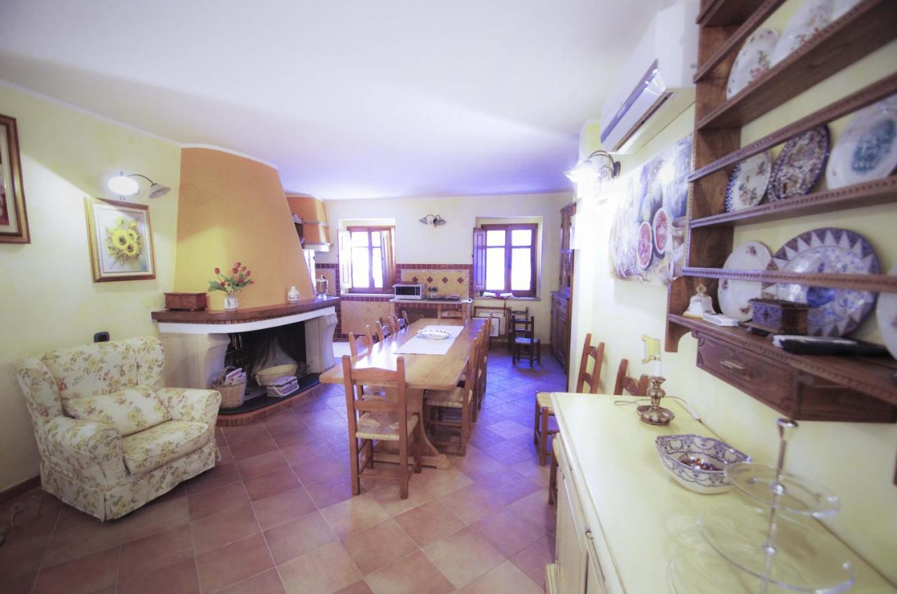 Casa De Ajala - B&B De Charme In Antica Dimora Totalmente Ristrutturata E Dotata Di Tutti I Confort Bagni Privati Spazio Living Patio Esterno Ambienti Climatizzati Degustazioni Prodotti Locali Laconi Luaran gambar