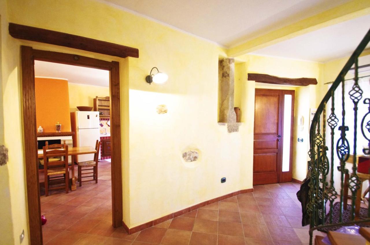 Casa De Ajala - B&B De Charme In Antica Dimora Totalmente Ristrutturata E Dotata Di Tutti I Confort Bagni Privati Spazio Living Patio Esterno Ambienti Climatizzati Degustazioni Prodotti Locali Laconi Luaran gambar