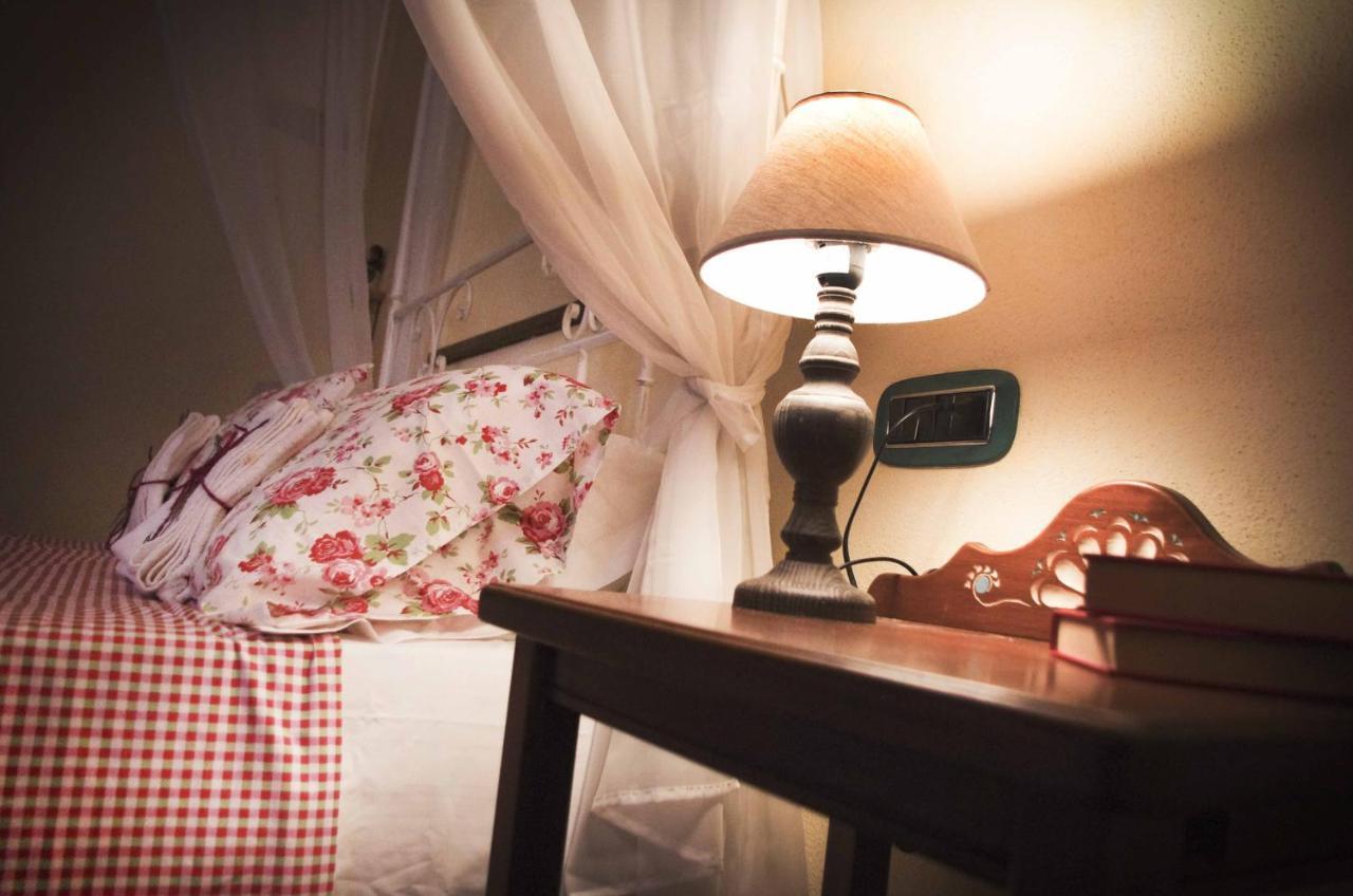 Casa De Ajala - B&B De Charme In Antica Dimora Totalmente Ristrutturata E Dotata Di Tutti I Confort Bagni Privati Spazio Living Patio Esterno Ambienti Climatizzati Degustazioni Prodotti Locali Laconi Luaran gambar