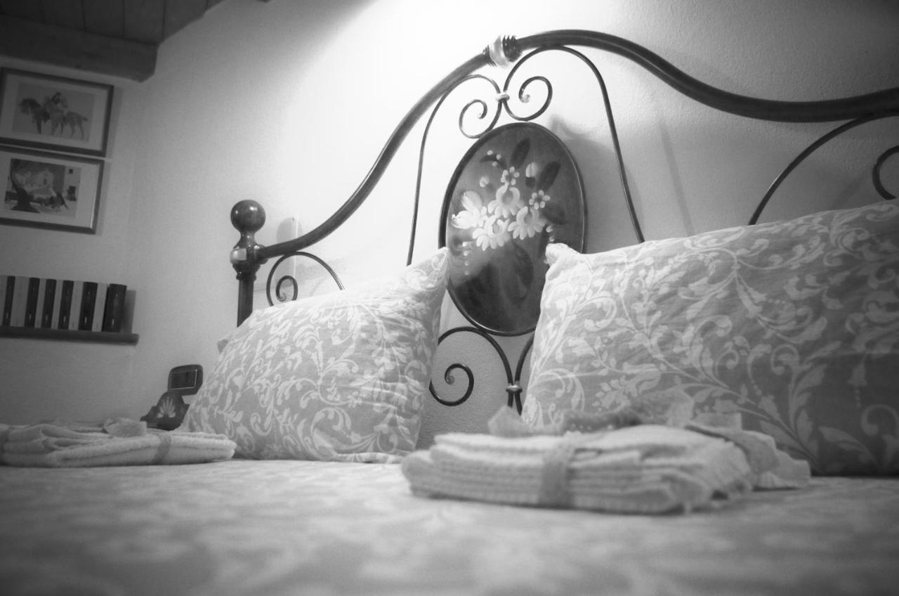 Casa De Ajala - B&B De Charme In Antica Dimora Totalmente Ristrutturata E Dotata Di Tutti I Confort Bagni Privati Spazio Living Patio Esterno Ambienti Climatizzati Degustazioni Prodotti Locali Laconi Luaran gambar
