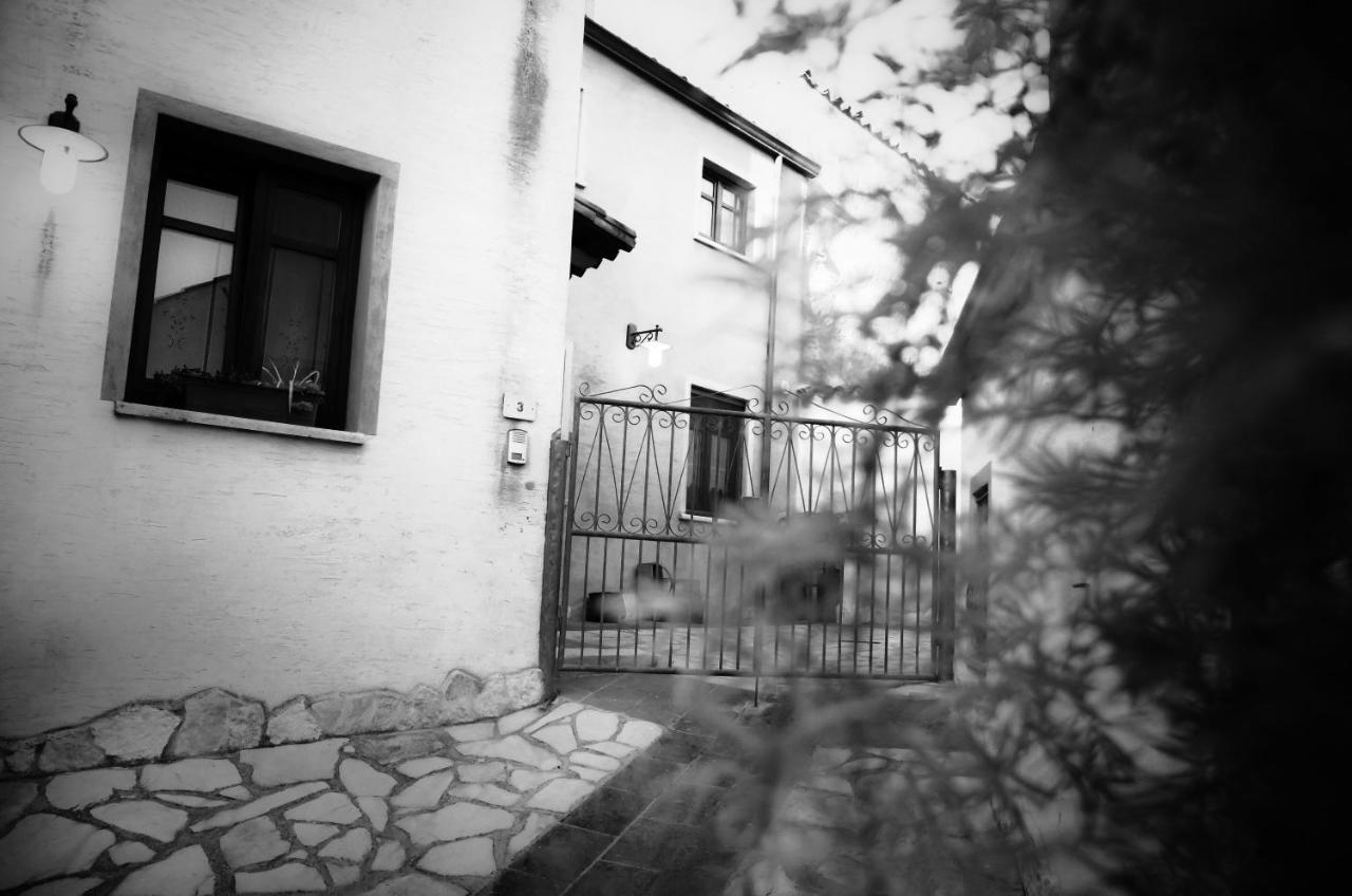 Casa De Ajala - B&B De Charme In Antica Dimora Totalmente Ristrutturata E Dotata Di Tutti I Confort Bagni Privati Spazio Living Patio Esterno Ambienti Climatizzati Degustazioni Prodotti Locali Laconi Luaran gambar
