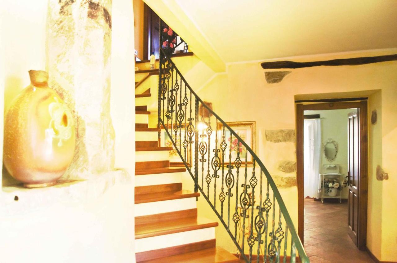 Casa De Ajala - B&B De Charme In Antica Dimora Totalmente Ristrutturata E Dotata Di Tutti I Confort Bagni Privati Spazio Living Patio Esterno Ambienti Climatizzati Degustazioni Prodotti Locali Laconi Luaran gambar