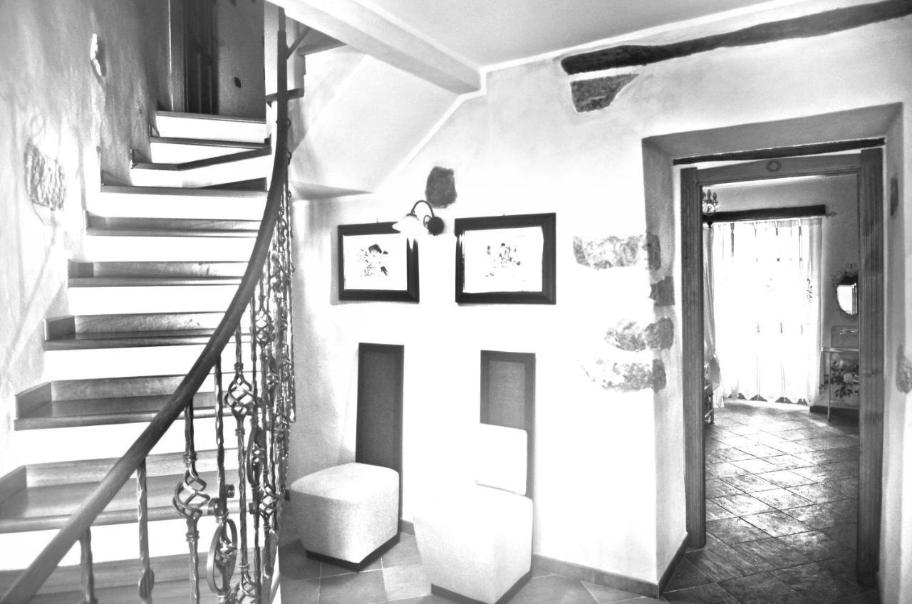 Casa De Ajala - B&B De Charme In Antica Dimora Totalmente Ristrutturata E Dotata Di Tutti I Confort Bagni Privati Spazio Living Patio Esterno Ambienti Climatizzati Degustazioni Prodotti Locali Laconi Luaran gambar