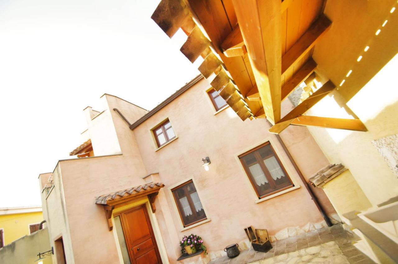 Casa De Ajala - B&B De Charme In Antica Dimora Totalmente Ristrutturata E Dotata Di Tutti I Confort Bagni Privati Spazio Living Patio Esterno Ambienti Climatizzati Degustazioni Prodotti Locali Laconi Luaran gambar
