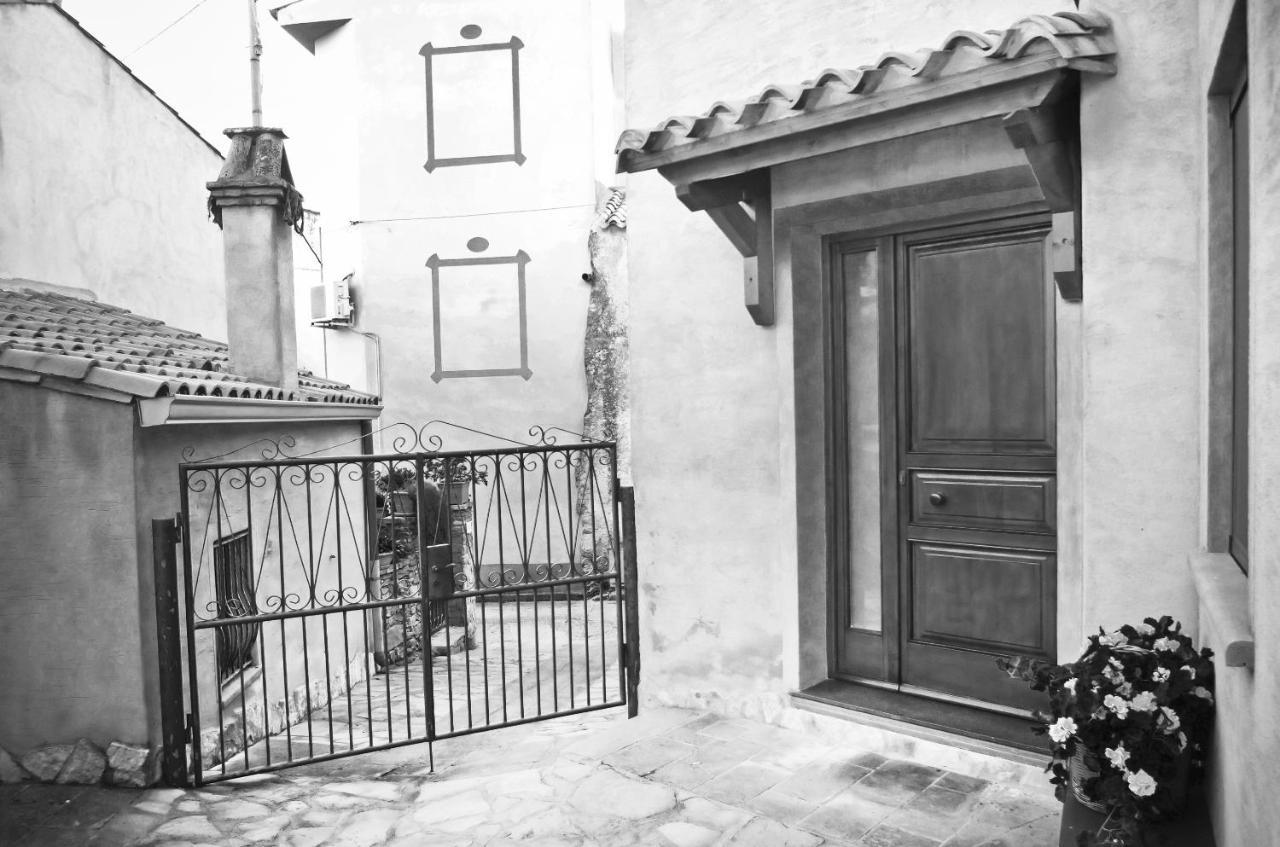Casa De Ajala - B&B De Charme In Antica Dimora Totalmente Ristrutturata E Dotata Di Tutti I Confort Bagni Privati Spazio Living Patio Esterno Ambienti Climatizzati Degustazioni Prodotti Locali Laconi Luaran gambar