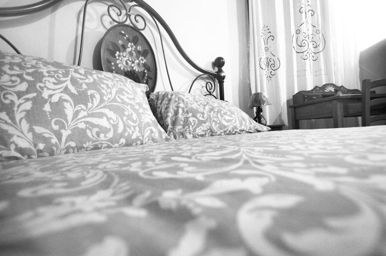 Casa De Ajala - B&B De Charme In Antica Dimora Totalmente Ristrutturata E Dotata Di Tutti I Confort Bagni Privati Spazio Living Patio Esterno Ambienti Climatizzati Degustazioni Prodotti Locali Laconi Luaran gambar