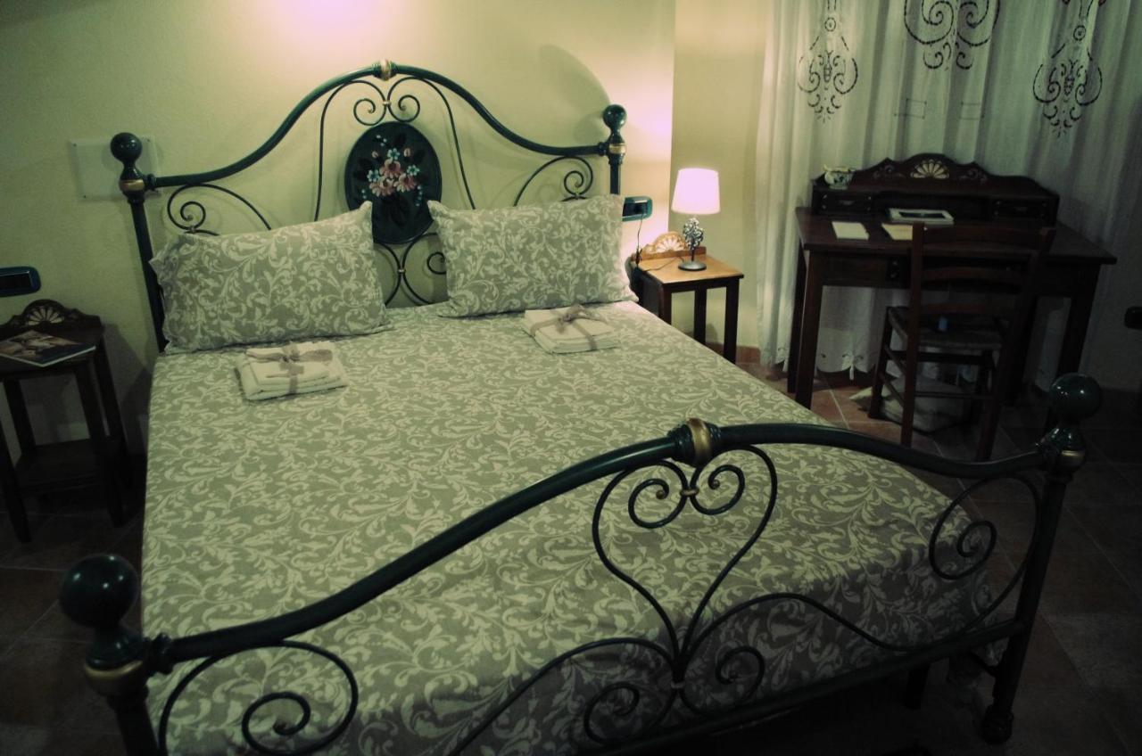 Casa De Ajala - B&B De Charme In Antica Dimora Totalmente Ristrutturata E Dotata Di Tutti I Confort Bagni Privati Spazio Living Patio Esterno Ambienti Climatizzati Degustazioni Prodotti Locali Laconi Luaran gambar