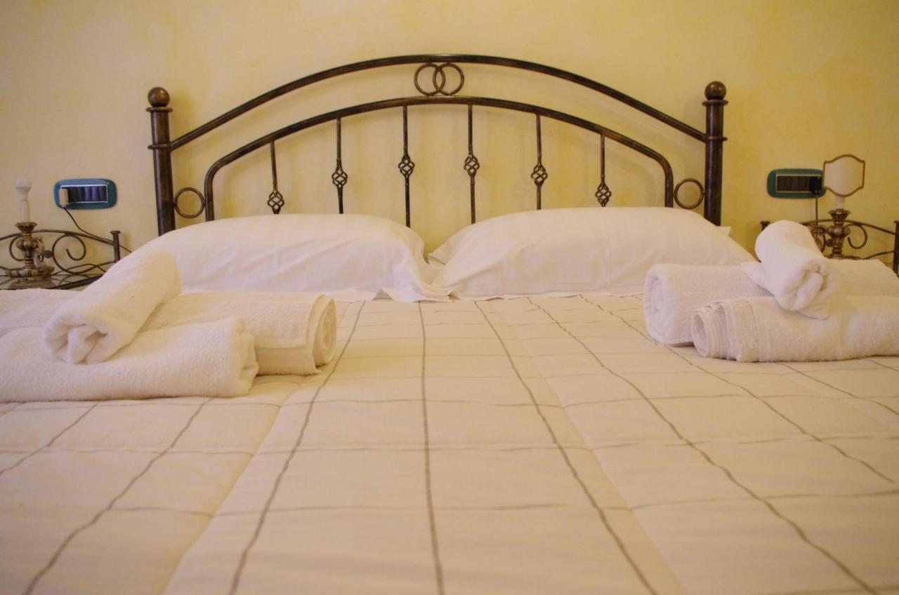 Casa De Ajala - B&B De Charme In Antica Dimora Totalmente Ristrutturata E Dotata Di Tutti I Confort Bagni Privati Spazio Living Patio Esterno Ambienti Climatizzati Degustazioni Prodotti Locali Laconi Luaran gambar