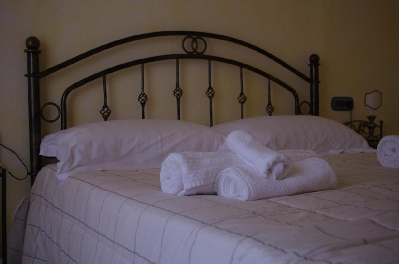 Casa De Ajala - B&B De Charme In Antica Dimora Totalmente Ristrutturata E Dotata Di Tutti I Confort Bagni Privati Spazio Living Patio Esterno Ambienti Climatizzati Degustazioni Prodotti Locali Laconi Luaran gambar